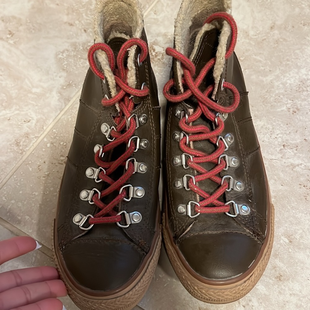 Converse - Picture 3 of 7